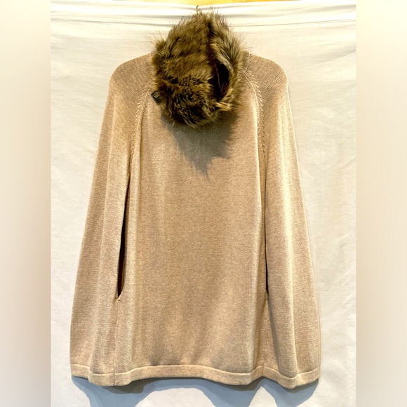 NWOT - IMAN Pullover Cotton/Cashmere
Blend Faux Fur Detached Collar Poncho - Picture 1 of 7